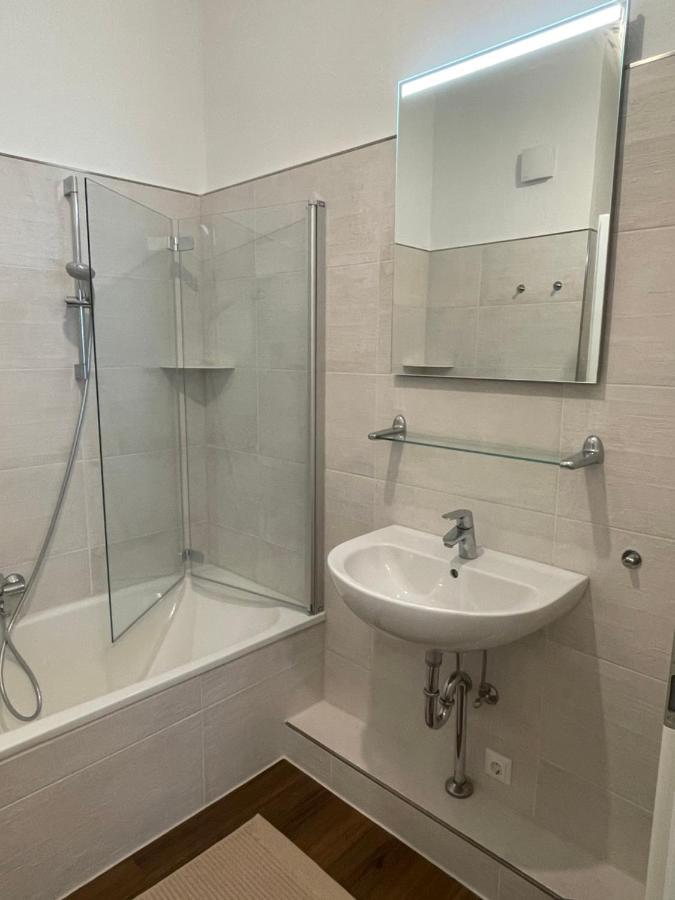 Erfbnb - 40qm Mit Kueche, Bad, Schlaf-wohnzimmer In Sued - Stadnah- Neu *