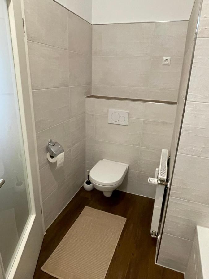 Erfbnb - 40qm Mit Kueche, Bad, Schlaf-wohnzimmer In Sued - Stadnah- Neu Apartment Erfurt